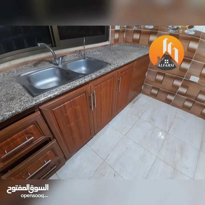 شقة ارضية بناء حديث مستقلة تراس / كراج خاص / وحدائق قرب كل الخدمات اجار مغري لا يعوض في ضاحية الاقصى