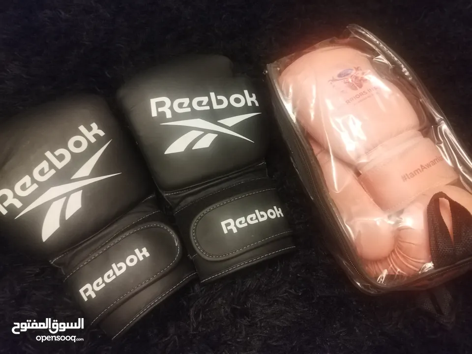 boxing Gloves  قفازات ملاكمة ريبوك رجالي وقفازات نسائية مستعمل بحالة الجديد للبيع