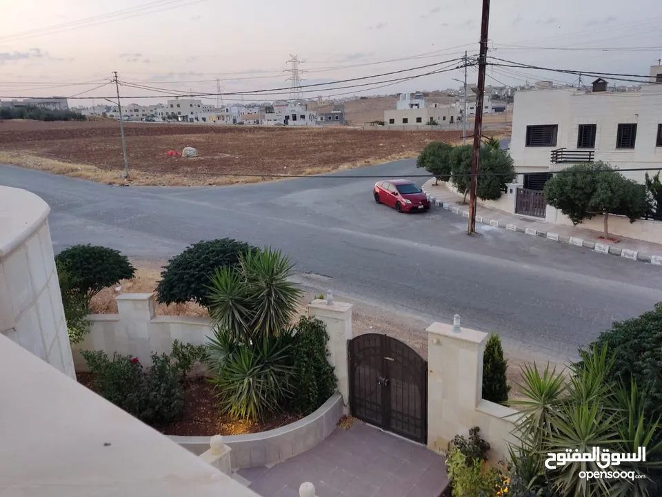 منزل مستقل ومطل للبيع واجهات حجر ومنطقة هادئة جداً وقريب من جميع الخدمات