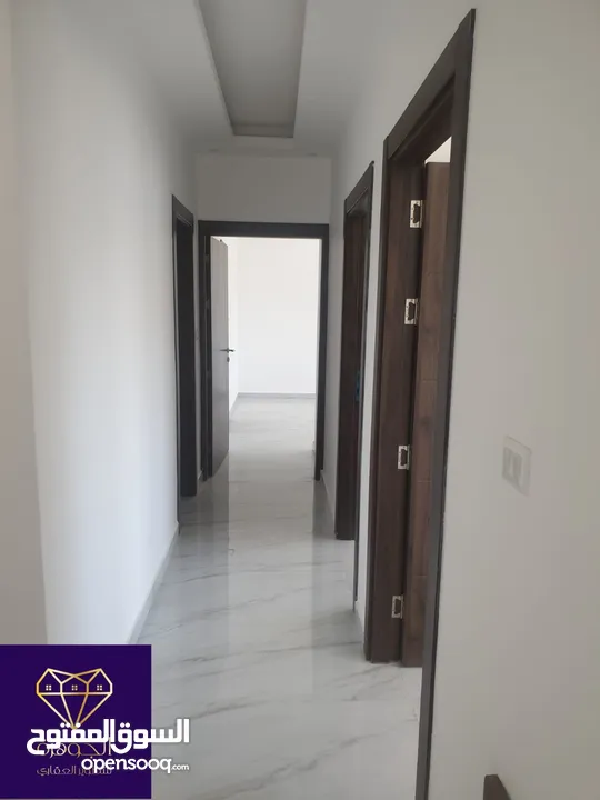 شقة طابق ثاني فخمه ومميزة جديدة لم تسكن لقطه وبسعر مغري جداا عرض خاص أرقى واجمل مناطق خلدا