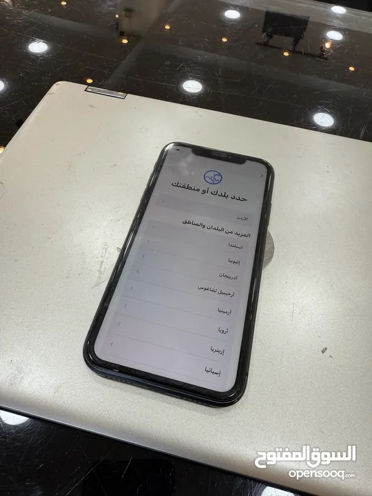 أيفون 11 128 وكاله للبيع فقط الباك كفر مكسور بسعر حرق