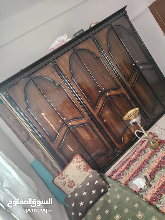 غرفة نوم نظيفه جدا وخشب ثقيل