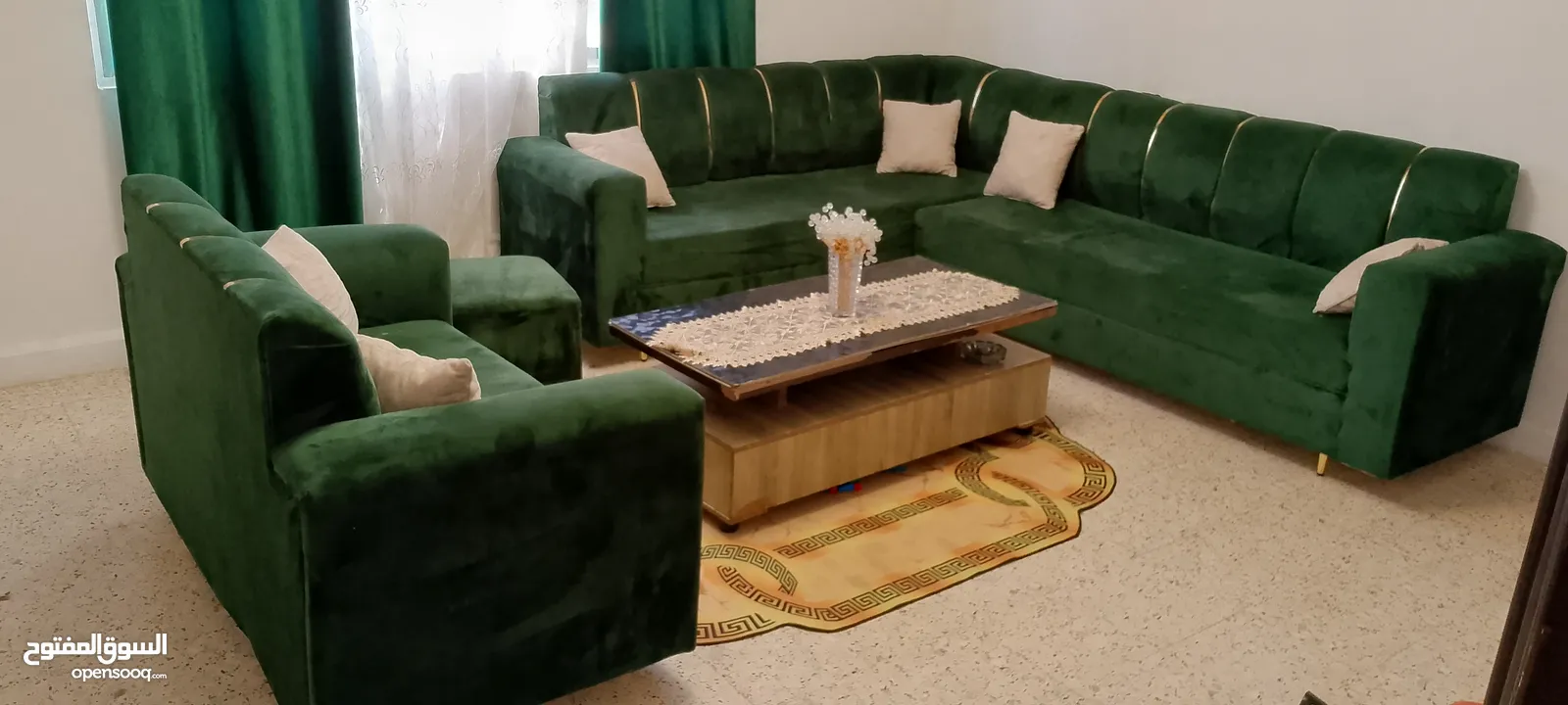 طقم كورنر+ موكيته 4/3 لون اخضر + برادي لون اخضر وابيض
