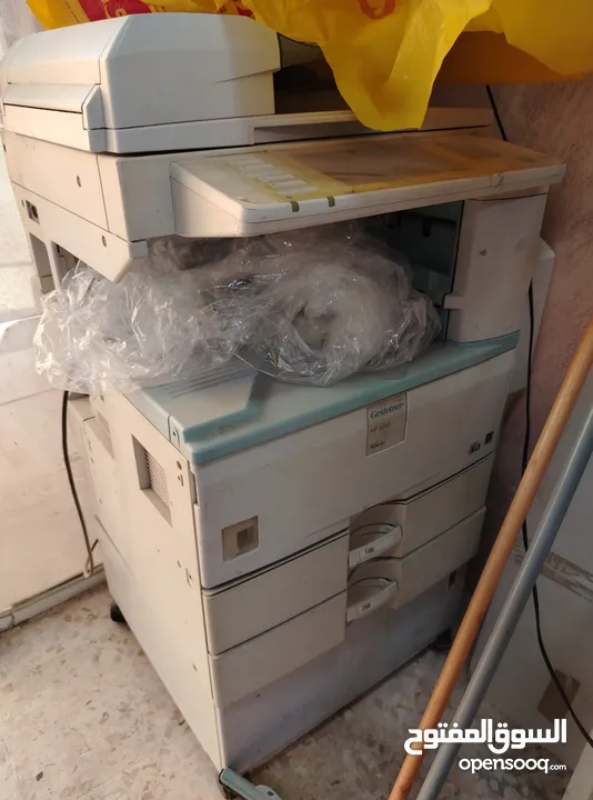 آلة تصوير... استخدام قليل... بحاجة جرار حبر وتنظيف