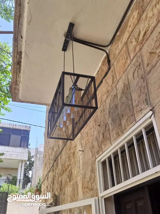 ثريات ومعلقات جديده استعمل بكم شهر للبيع بداعي السفر والرحيل