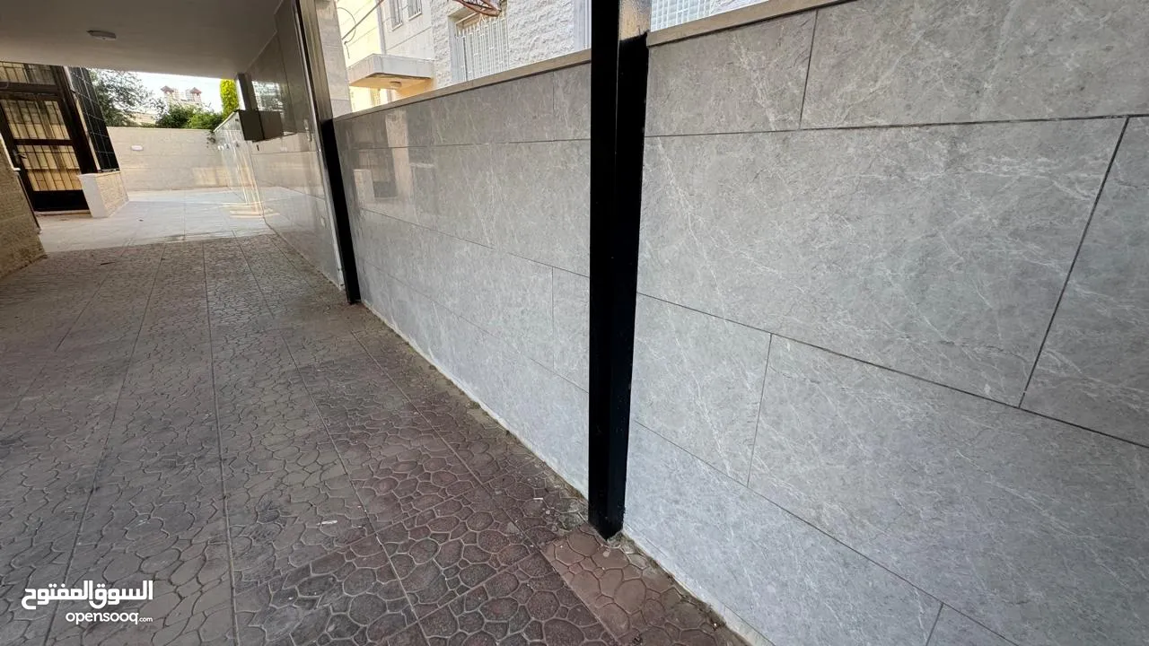 Well-Maintained Villa in Umm Al Summaq / فيلا بحالة ممتازة في أم السماق