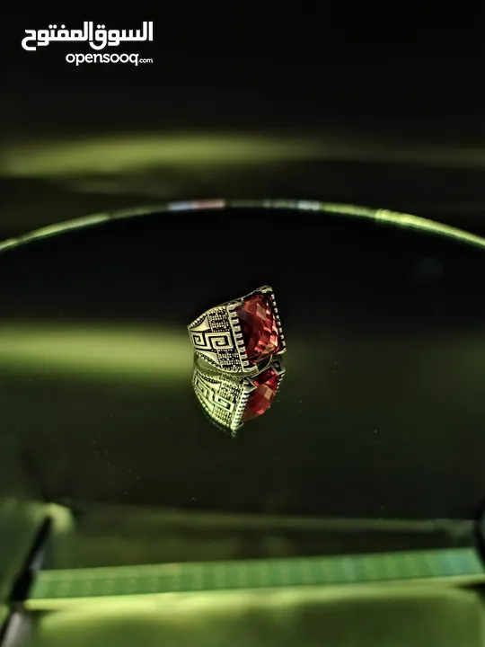 خاتم رجالي بحجر الكسندرايت (الزولتونايت)  متغير اللون على حسب الإضاءة  فضة خالصة صياغة تركية