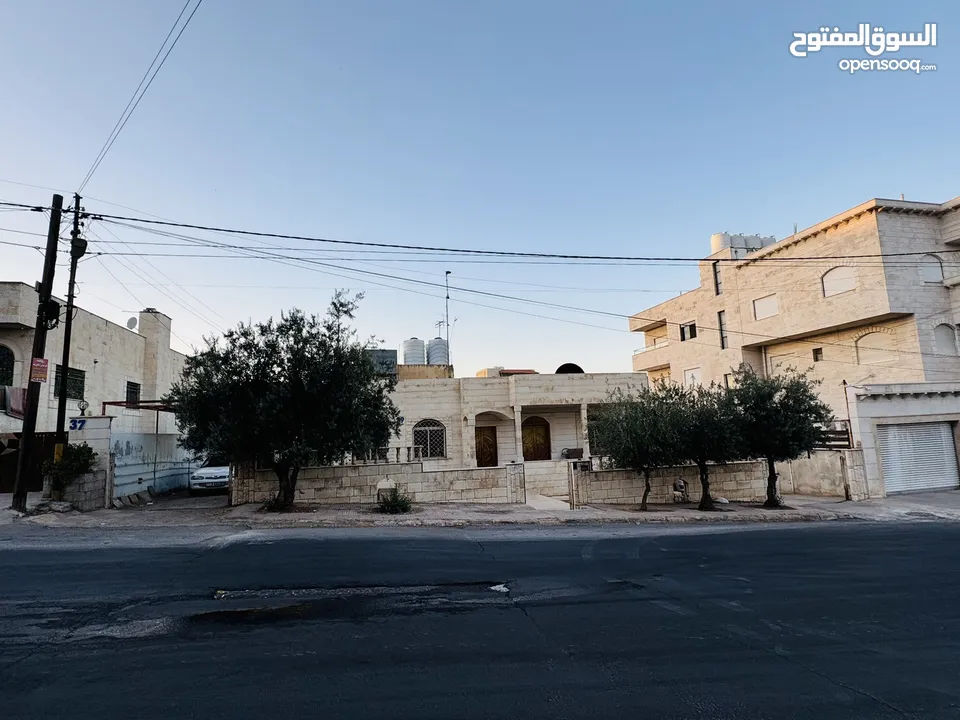 منزل مستقل للبيع من المالك مباشره بسعر الأرض والسعر قابل للتفاوض بعد المعاينه للجادين