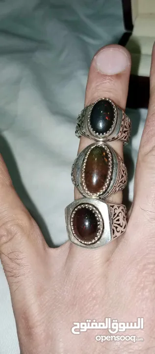 مجموعه خواتم فضة مشكلة  اكثر من 30 خاتم عيارات الفضة 925 و 990 و 1000 خواتم مع شهادات صياغات مشكلة