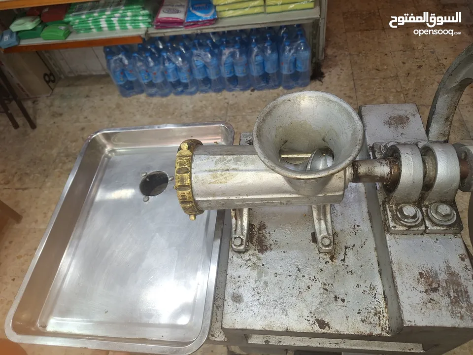 ماكينة لحمه حجم كبير مع 3مقاسة مع صحن ستانلس ستيل