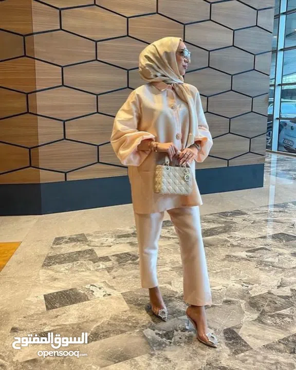 ملابس اطقم نسائي