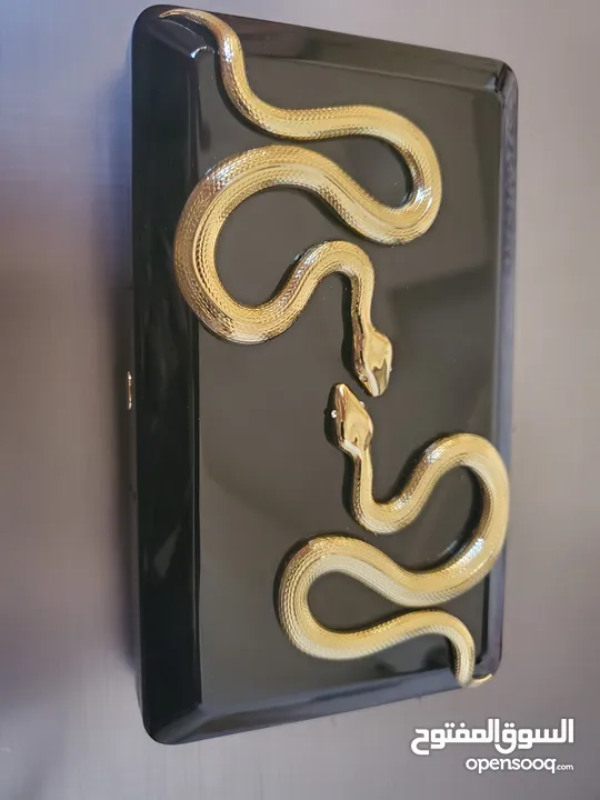 حقيبة كلاتش من ماركة كيليان ذا تمبتريس سوداء وراقيه ،Black Clutch The Temptress by Kilian