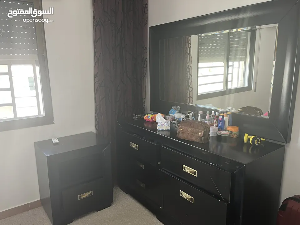 غرفه نوم ، كنب جلوس ، سفره صغيره للبيع المستعجل