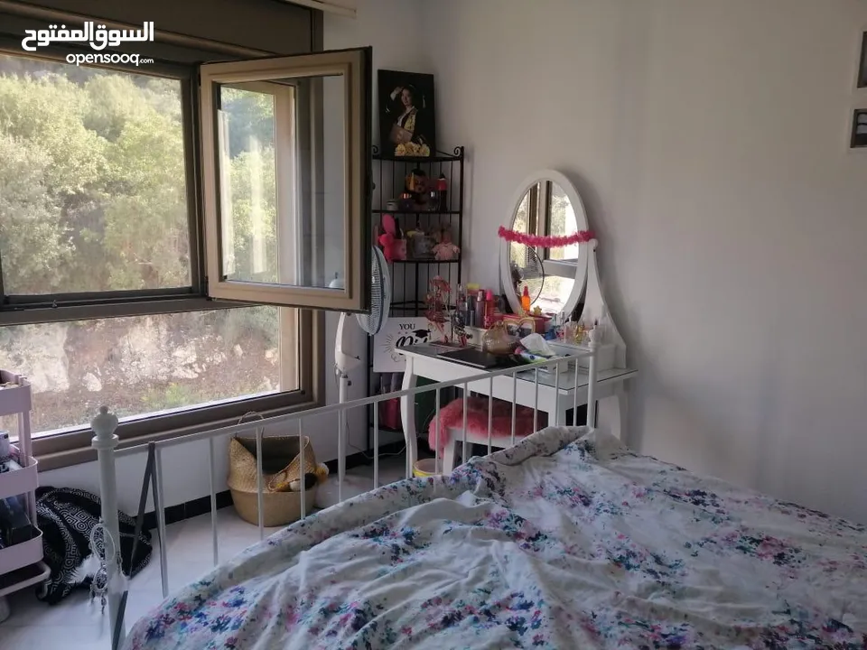 فيلا سكنيه بالسلط للبيع زي وادي الحمامرة واصل جميع الخدمات ومنطقة هادئة قريبة من الاسواق