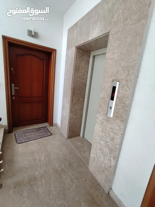 شقه فارغه للايجار ضاحيه الامير راشد + 4 نوم + 220 متر + غرفه خادمه+