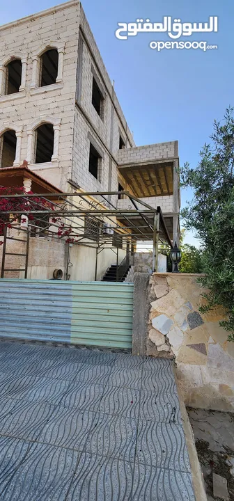 شقة بناء عظم مميزة للبيع طابق ثاني و ثالث وسطح بمساحات 240م مع ترسات....البيع منفصل أو كلي من المالك