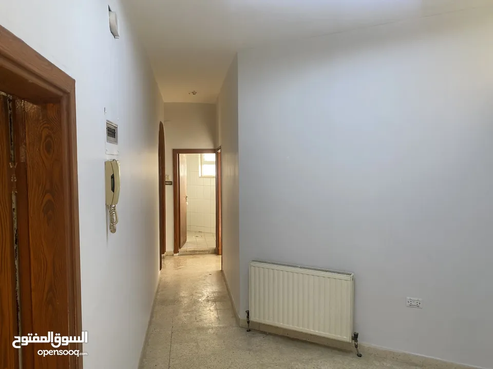 شقة مجهزة في موقع مميز فارغة للإيجار
