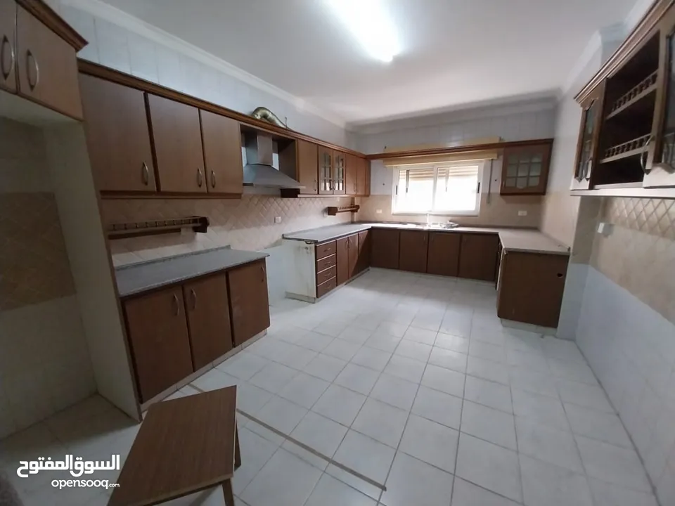 شقة غير مفروشة للإيجار ( Property 39866 ) سنوي فقط