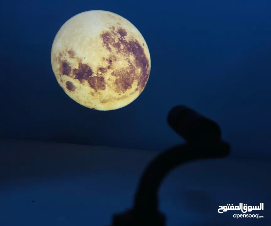 بروجكتر ضوء القمر والأرض