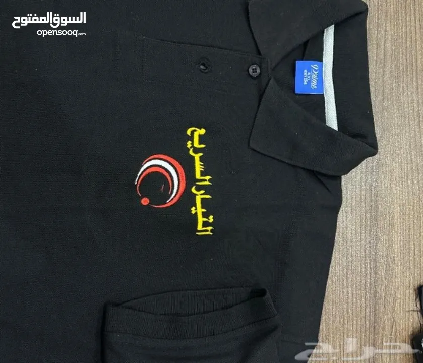 بلوزة موظفين فيزت جاليهات مع شعار باجات