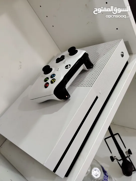 للبيع Xbox one s