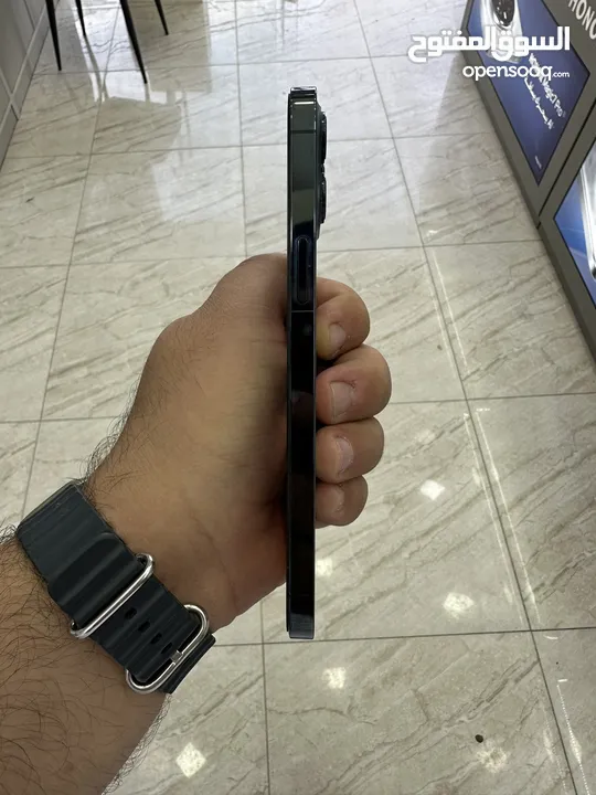 ايفون 12 برو ماكس 256 gb شرق اوسط مستخدم بحالة الوكالة وضعه فوق الممتاز للبيع