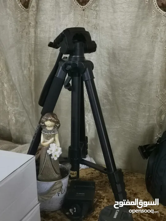 للبيع: كاميرا Canon 700D بحال الوكالة مع عدسات ومعدات تصوير احترافية بسعر خياليييي