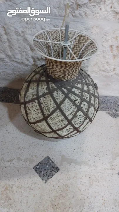 ثلاث ثريات بحالة الجديد