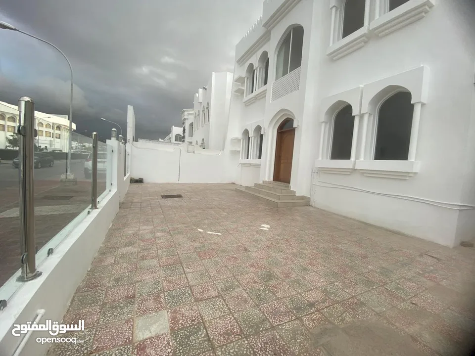 6Me36-Fabulous Commercial 8BHK Villa for rent in Qurum, Al Sarooj