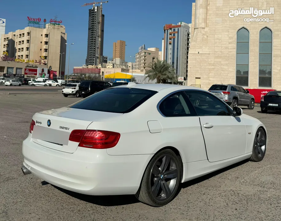 قمة في النظافة بي ام دبليو BMW 325I وكالة 2013 باب واحد داخليه تان بحالة الوكالة  ماشي 150 شرط الفحص