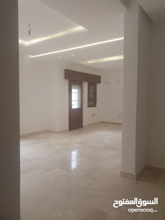 شقة أرضية جديدة ماشاء الله للبيع حجم كبيرة في المدينة طرابلس منطقة سوق الجمعة الحشان