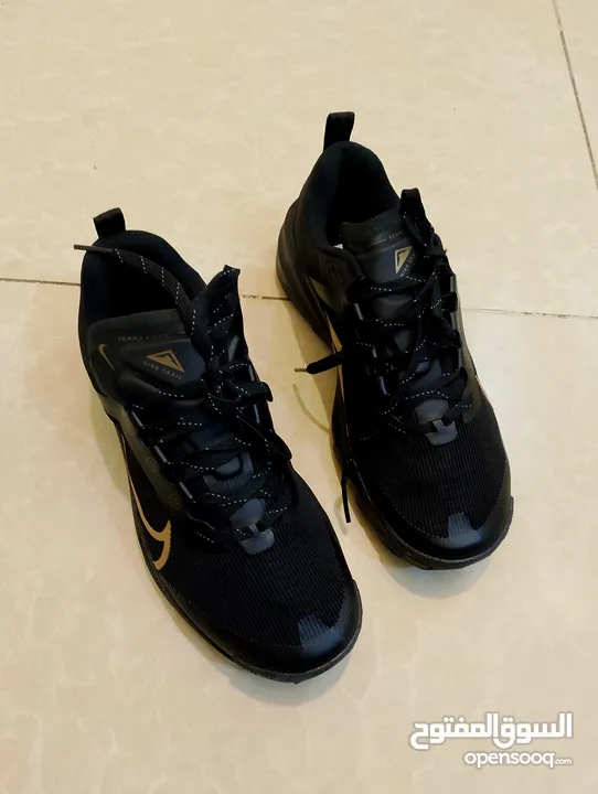 حذائين   NIKE  اصليات وارد امريكي جديد غير مستخدم