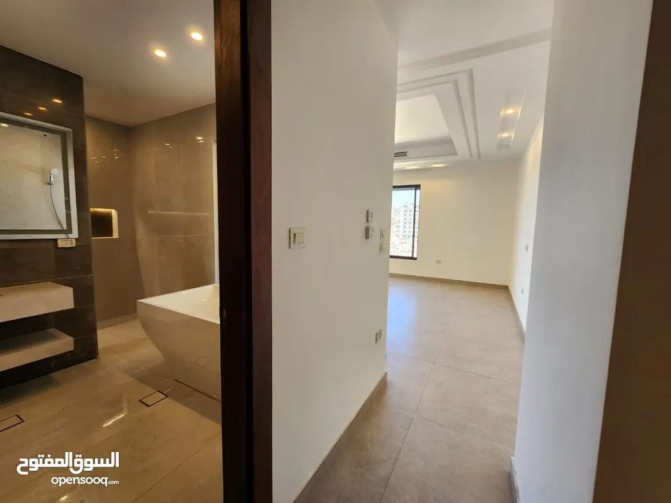شقة طابقية فاخرة للبيع في عبدون  ref : 14389