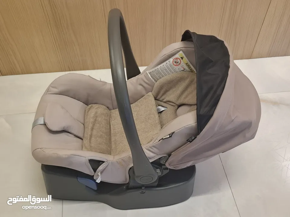 كرسي وقاعدة لمقعد سيارة إنجليسينا Inglesina Car seat Cot and Base