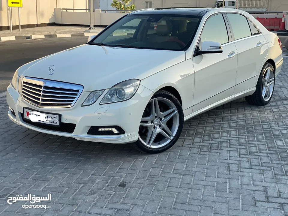 للبيع E300 بانوراما قمة النظافة For sale: Mercedes E300, full option, top-notch cleanliness