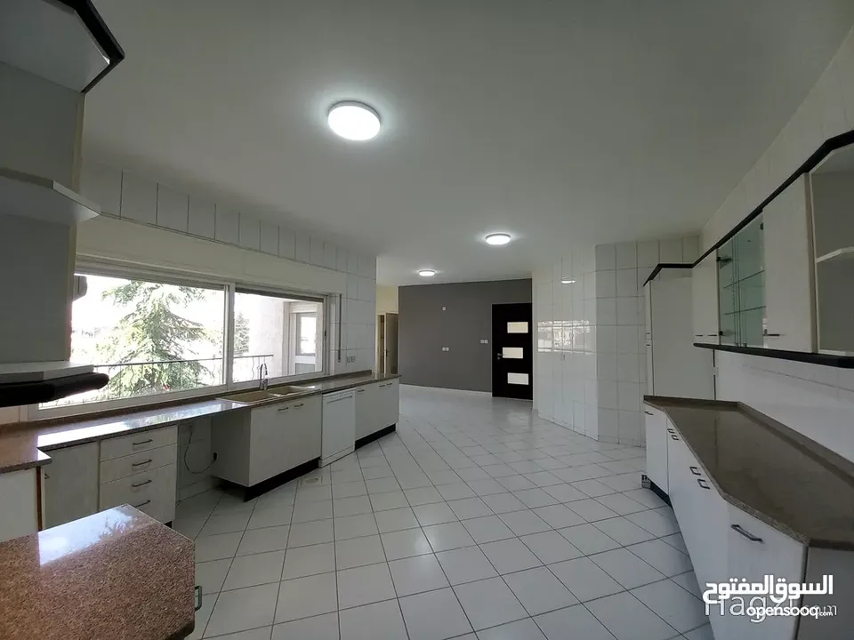 شقة غير مفروشة للإيجار 375م2 ( Property 16734 ) سنوي فقط