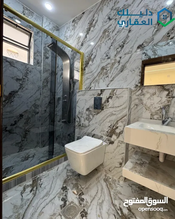 شقة ارضية مع ترس  جاهزة للسكن  جبل المغير -خلف فندق الجوابرة بتشطيبات جدا فاخرة