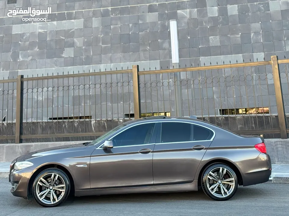 ‏‎سيارة BMW520i F10 لون نحاسي ميتالك فل الفل 2013 وارد الشركه تب نظافه