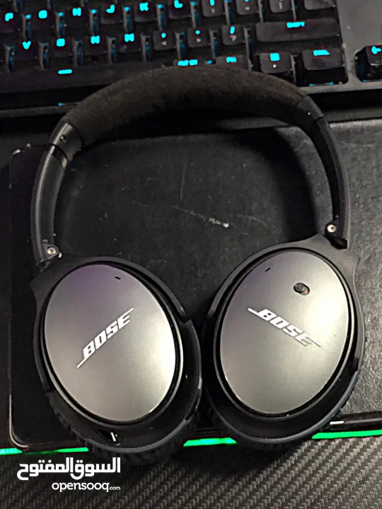 للبيع Bose Q25 عدد 2 ومايك hyperx