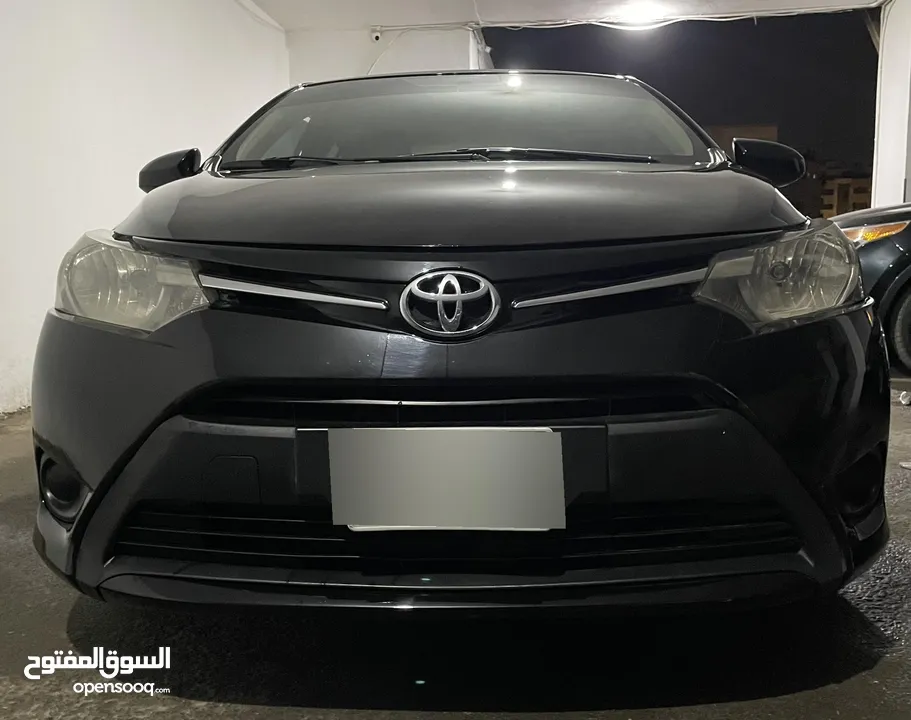 تويوتا يارس 2017. مواصفات خليجية 1500cc. اقتصادية جداً واكثر من الهايبر.  شغل وامشي. دهان اسود
