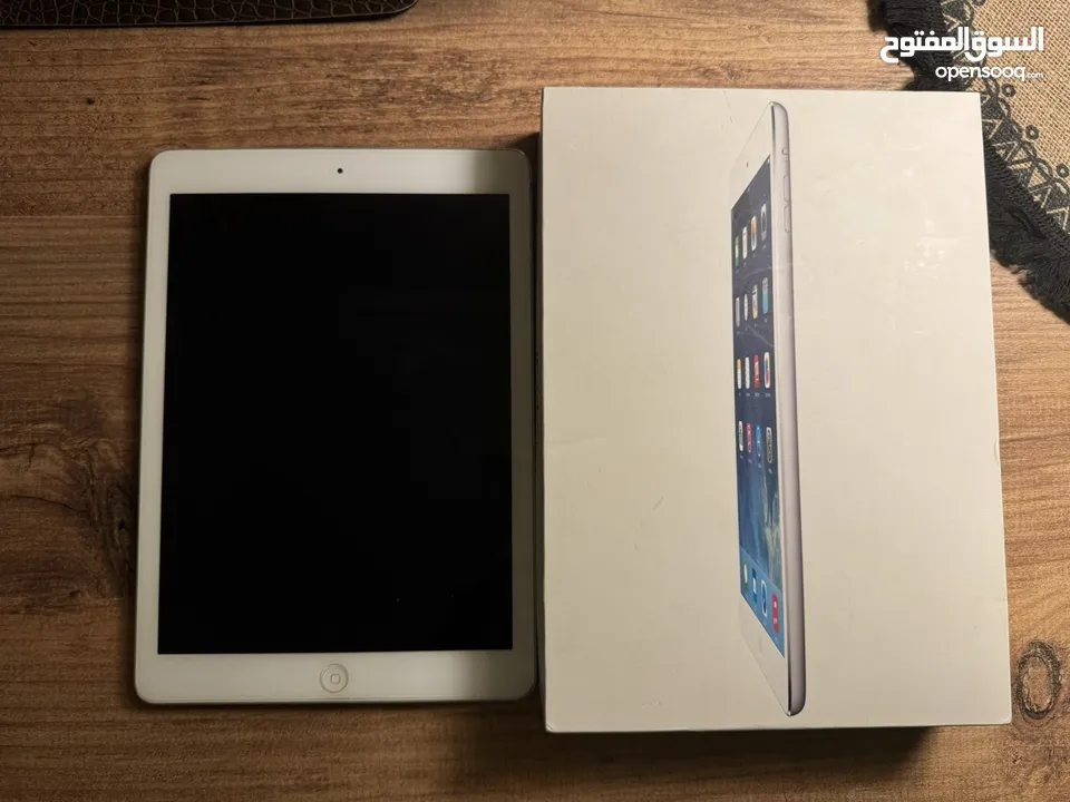 iPad Air 1 للبيع بحالة الوكالة مع الكرتونه