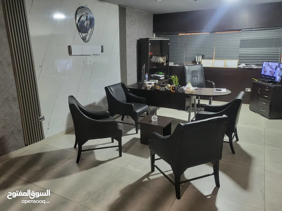 مكتب جاهز ومؤثث