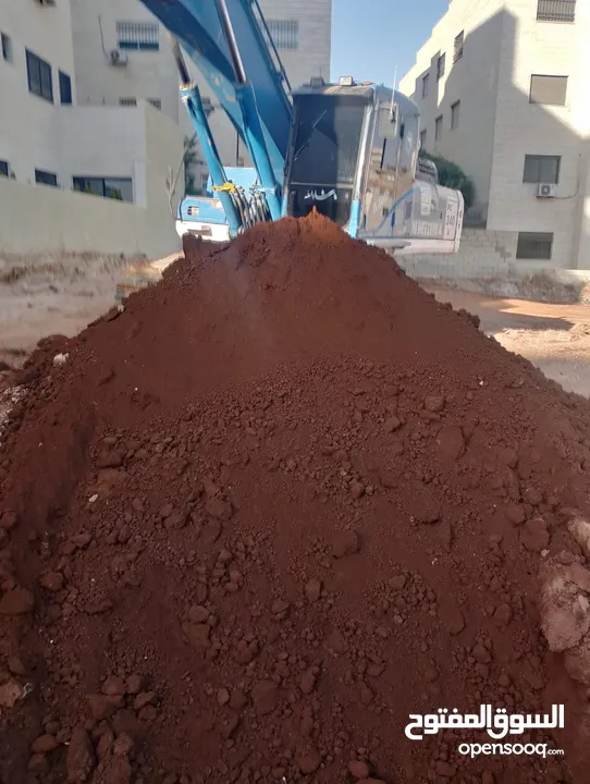 قلاب مع عمال  للهدد وازالة  الطمم ونقل  جميع مواد البناء باسعار مناسبه وباسرع وقت