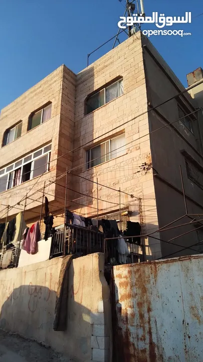 بيت ثلاث طوابق للبيع
