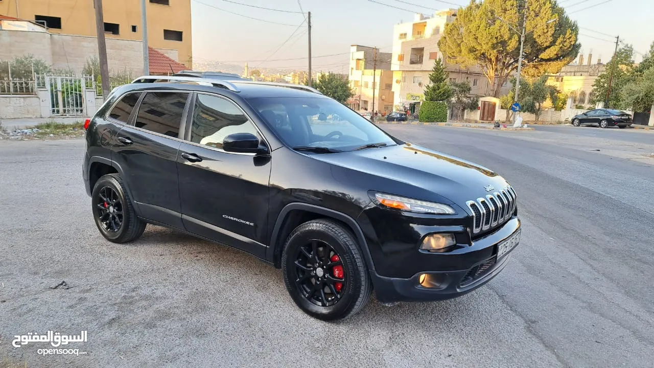 جيب شيروكي 2015 sport & Black Edition  كرت ابيض ماتور اقتصادي