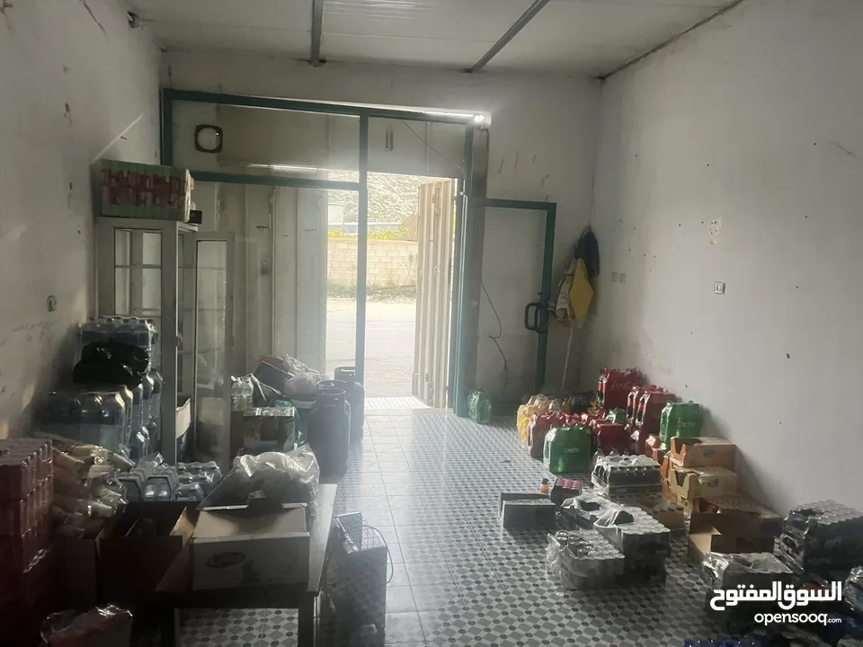 مخزن للإيجار  امتداد السكة المعاجين قرب جامعة القدس اول جبل عجرم يصلح لأي شيء تخزين او منجرة وغيرة