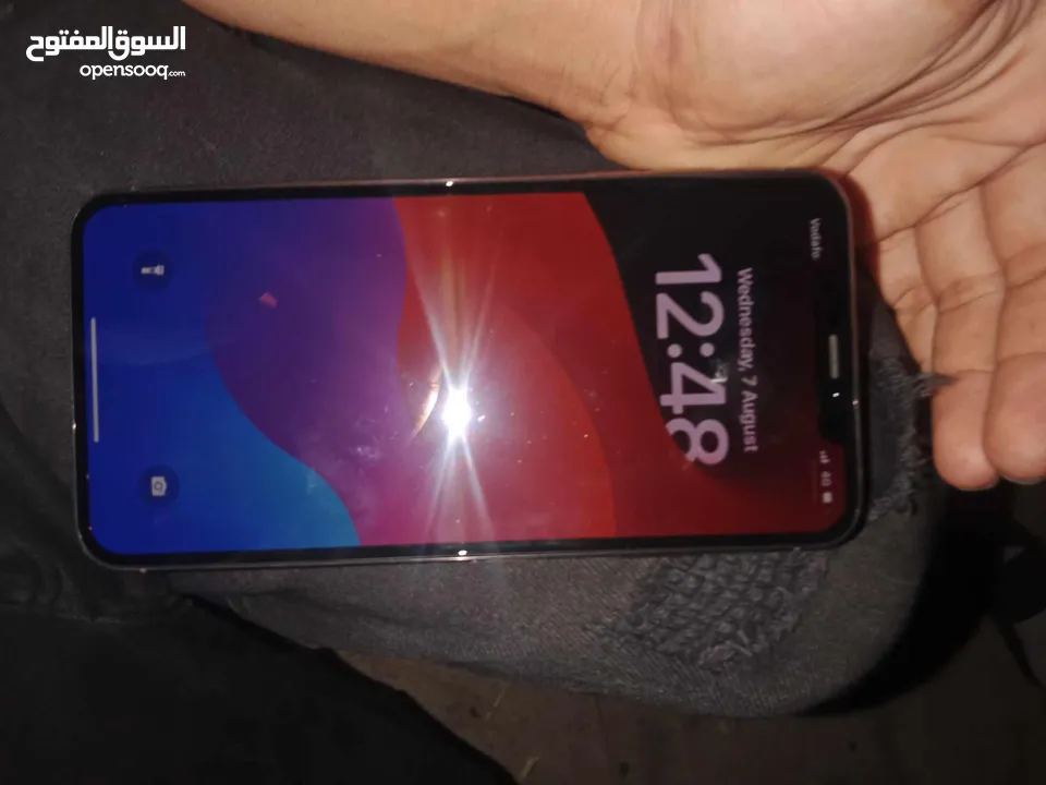 ايفون Xs max جولد مش مغير اي حاجه والضهر يتغير ليزر من غير ميتفتح الجهاز والجهاز متفتحش قبل كدا