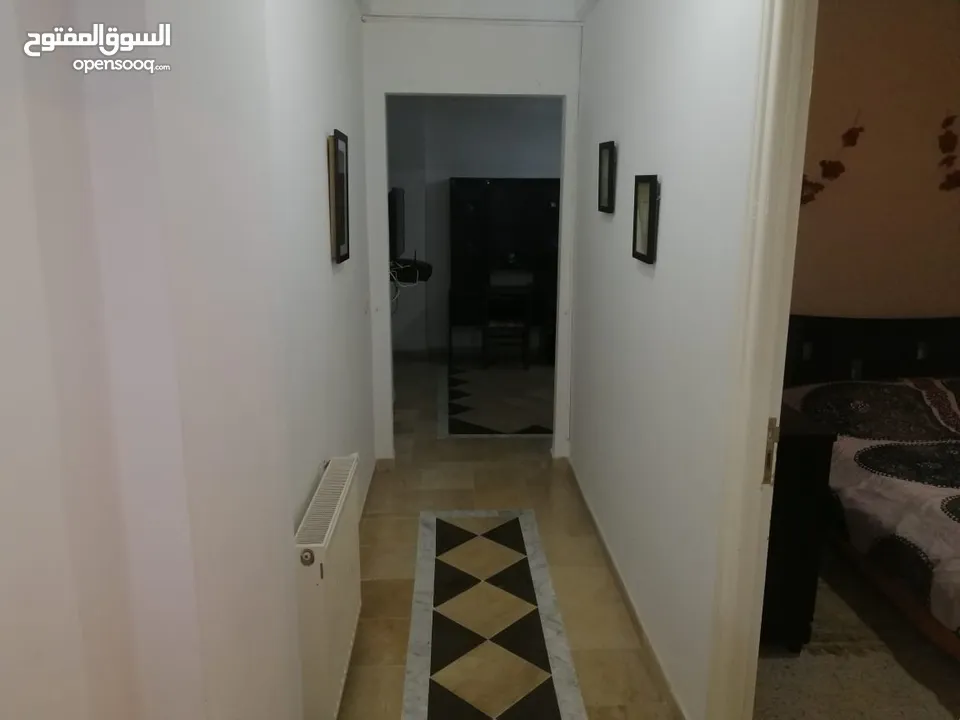 شقة مفروشة  غرفة و صالة  حي الواحات على طريق المرسي تونس العاصمة