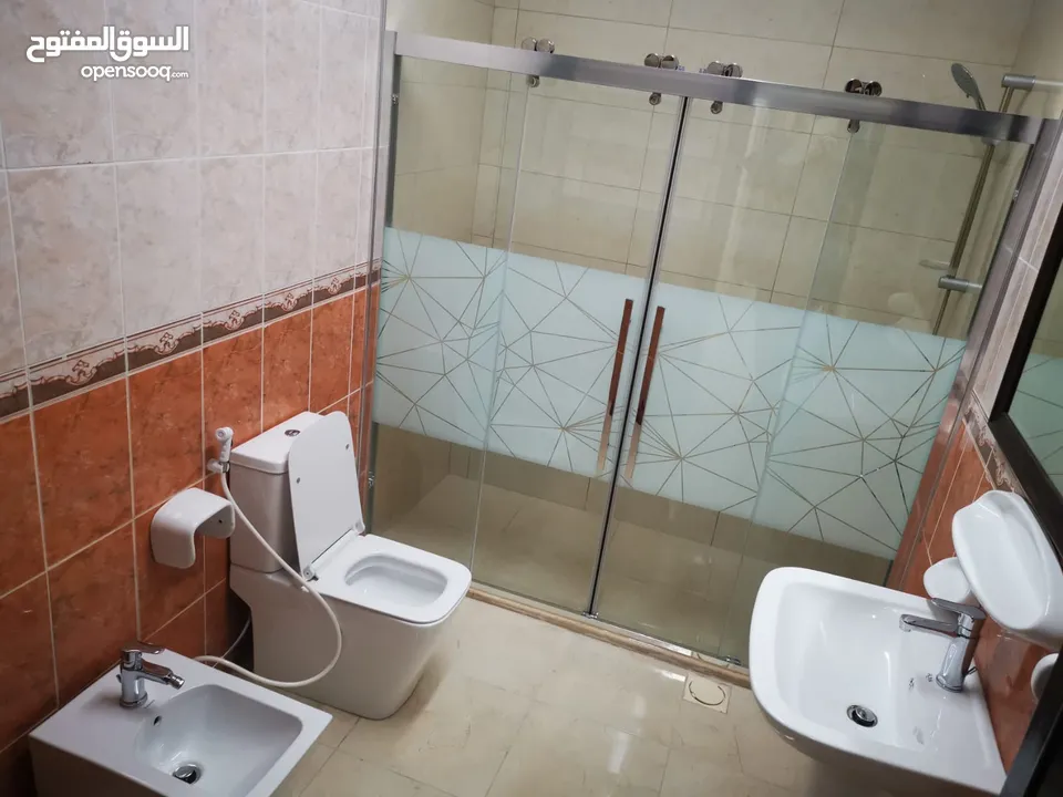 شقة مفروشة للايجار اربع وثلاث غرف نوم في الرابية يومي اسبوعي