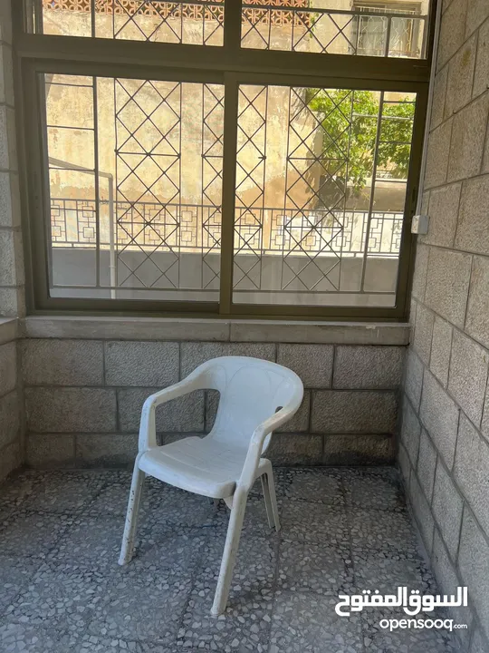 شقة ارضية احكام تجاري في جبل الحسين للإيجار